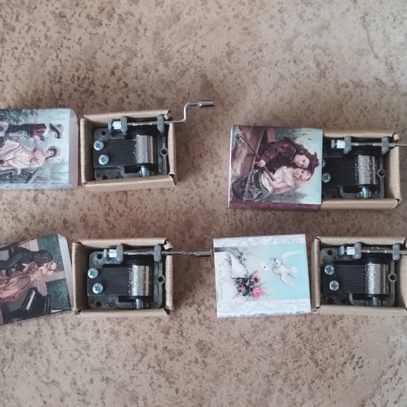 Set of 4 Music Boxes - Picture 4 of 6